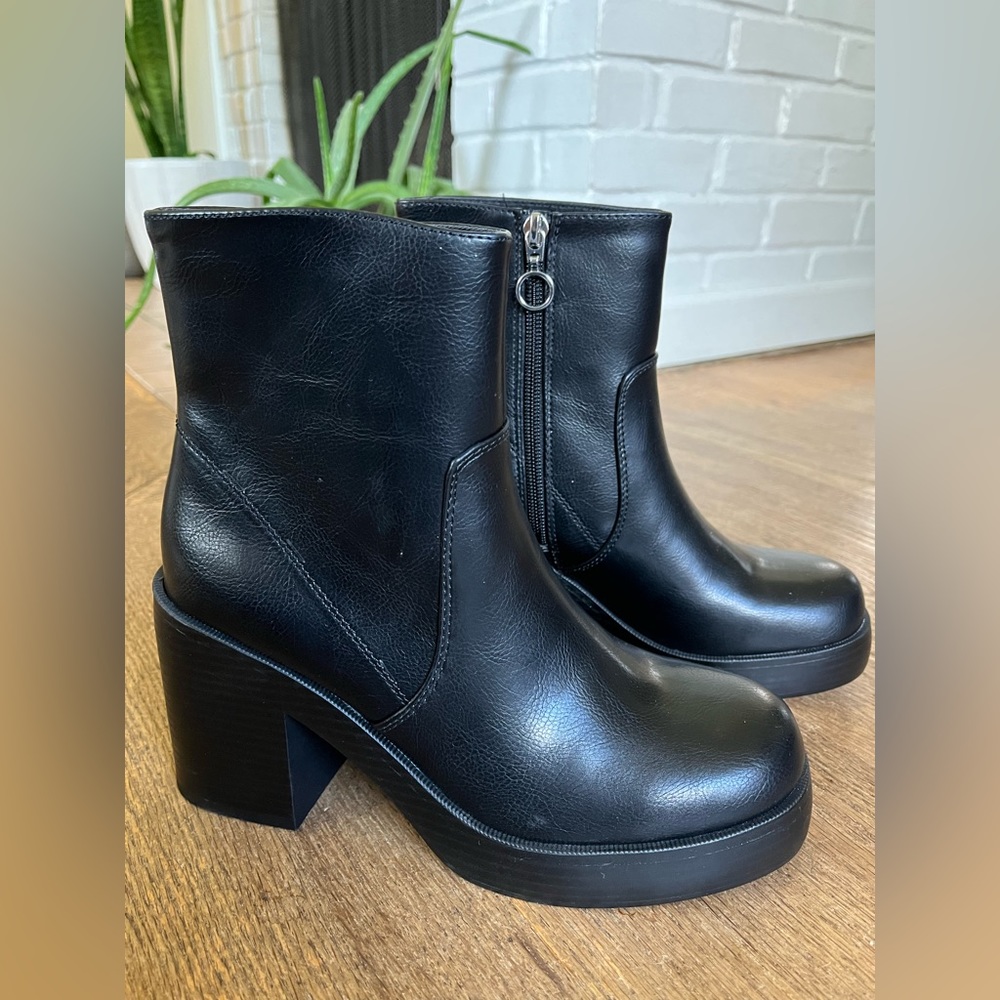 Dirty Laundry Groovy Boots